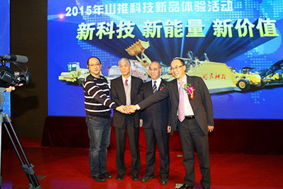 以“新科技、新能量、新價(jià)值”為主題的2015山推科技新品體驗(yàn)活動(dòng)在公司總部拉開帷幕。